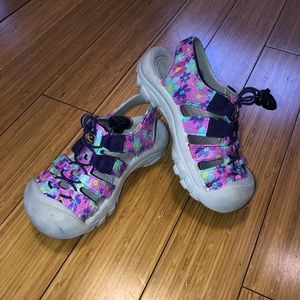 Girl Keen shoes size 13